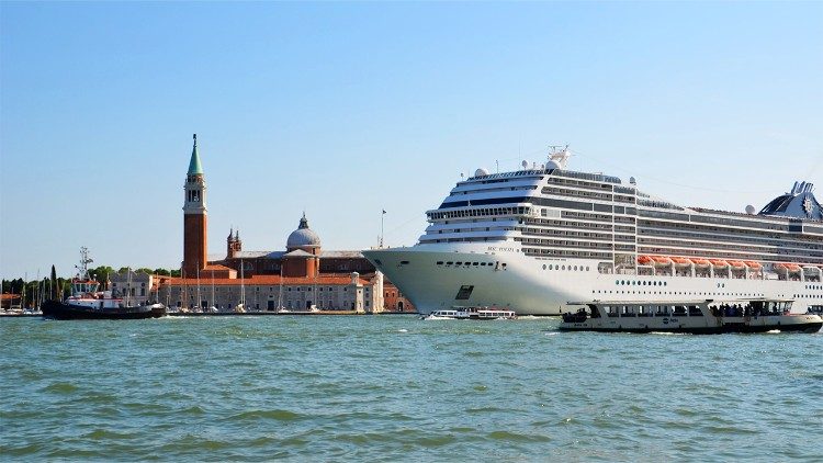 Transito navi a Venezia: indennità onnicomprensiva per i lavoratori